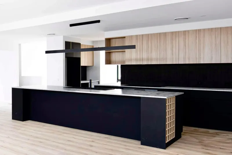 Climene Black Bar Pendant